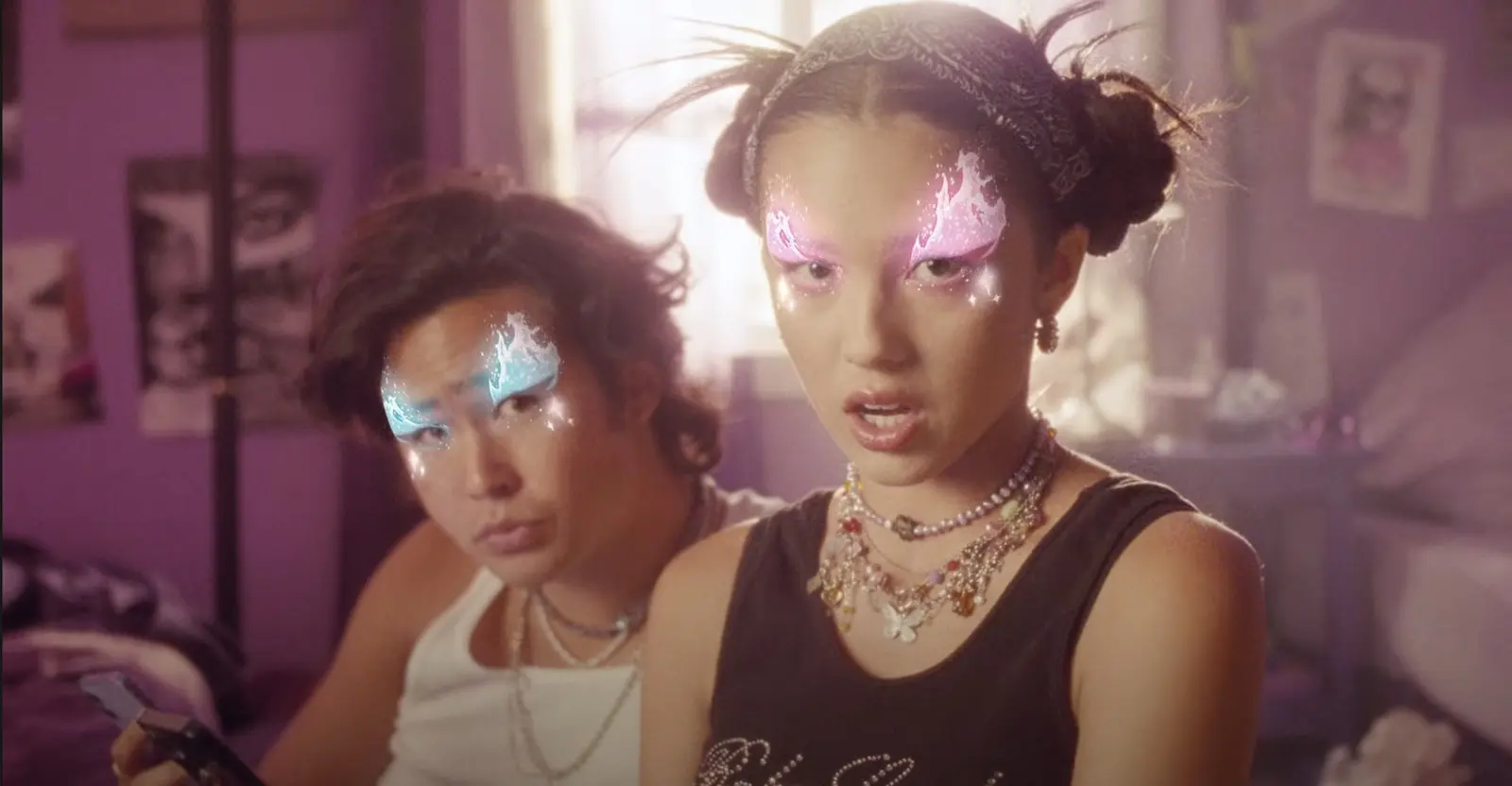 Olivia Rodrigo sử dụng AR Face Masks trong video Brutal