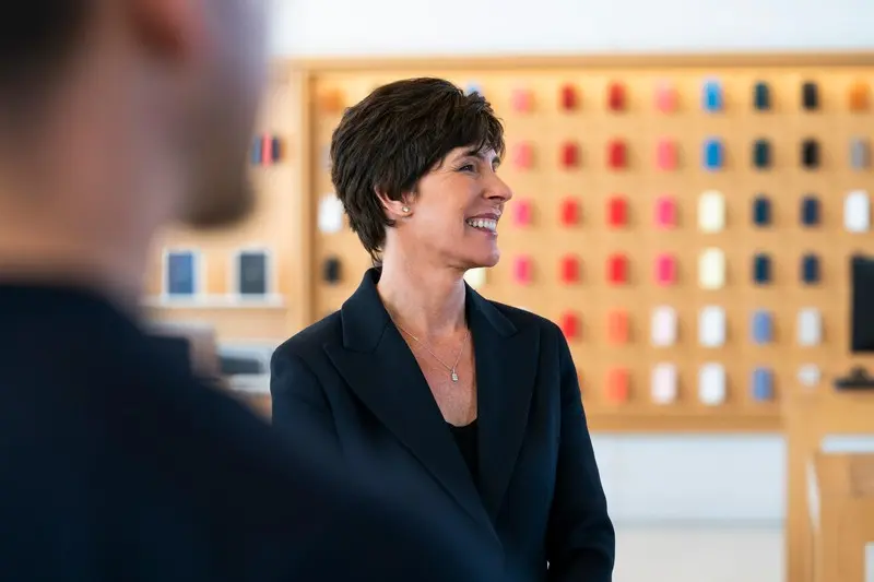 cover ontop.vn apple deirdre obrien senior vice president of retail and people 02052019