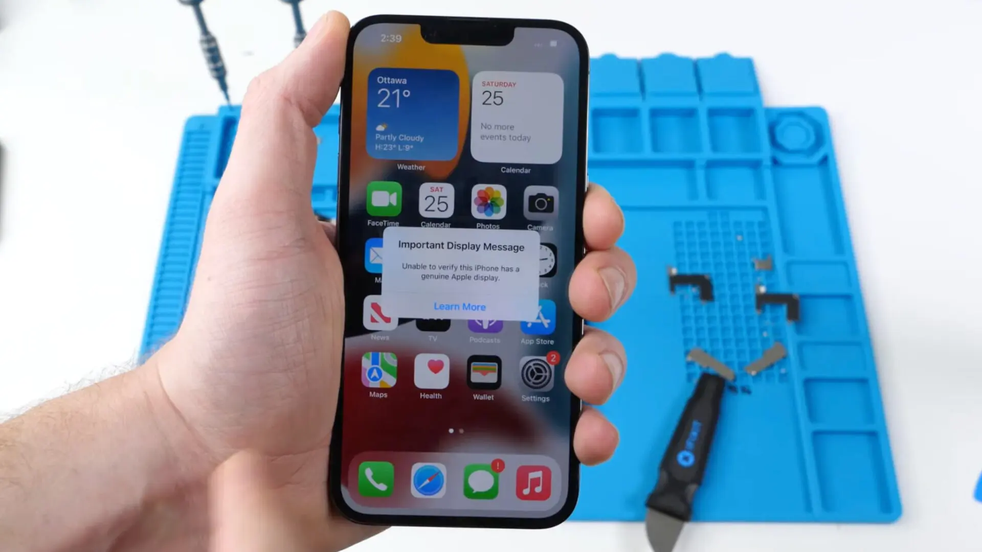 iPhone 13 sẽ không nhận Face ID nếu bạn thay màn hình ở bên ngoài