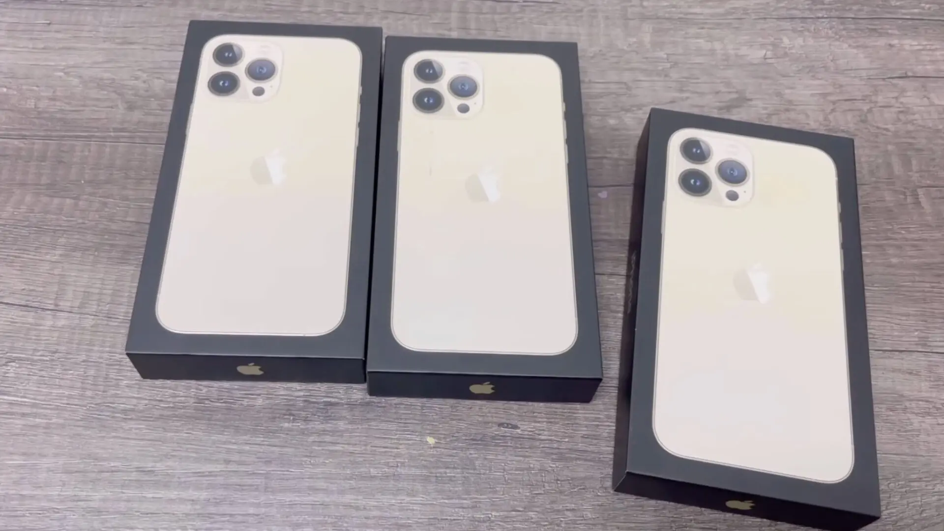 Video unboxing iPhone 13 Pro Max đầu tiên trên thế giới