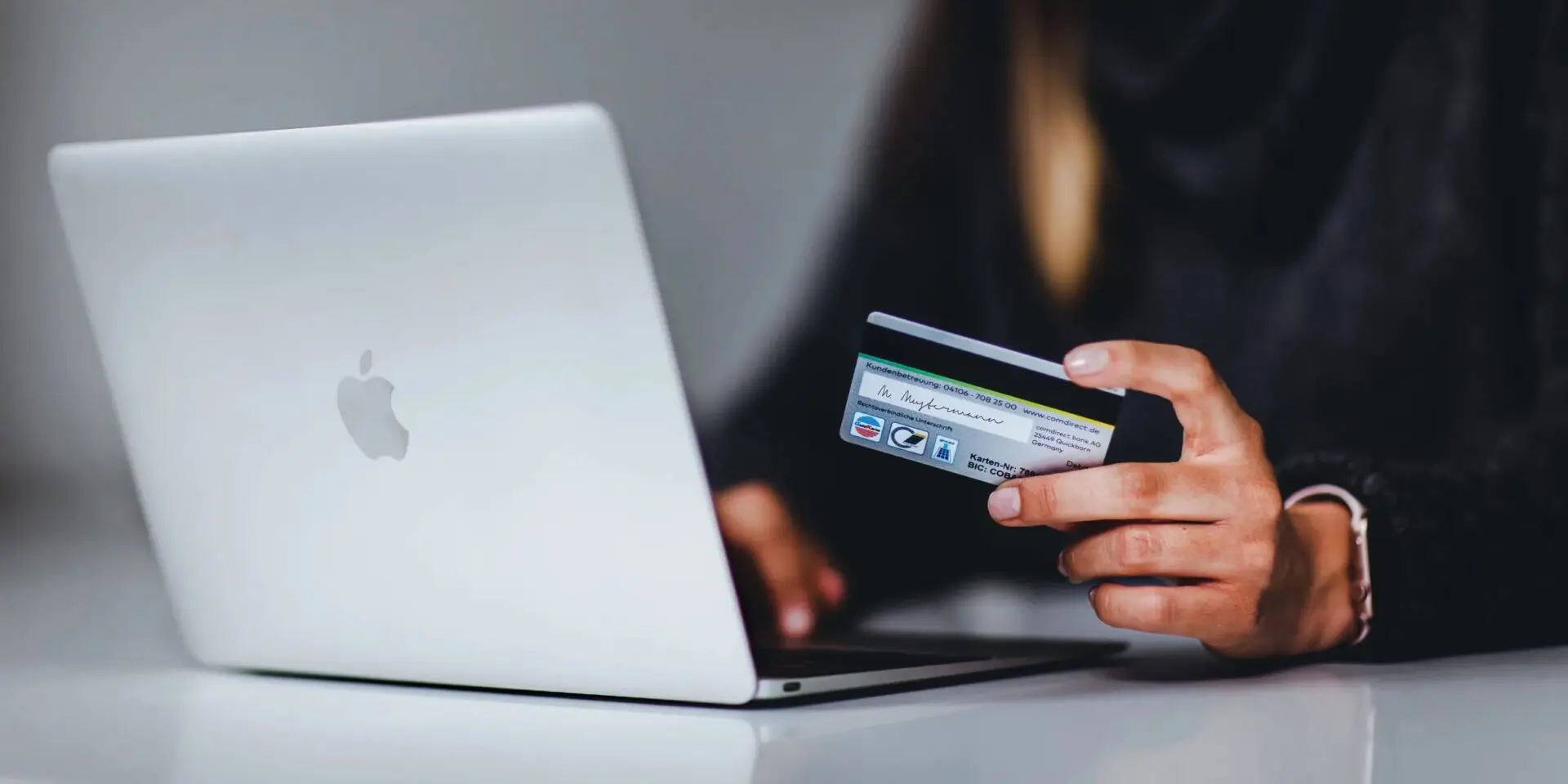 Apple âm thầm chạy quảng cáo cho các nhà phát triển để kiếm tiền