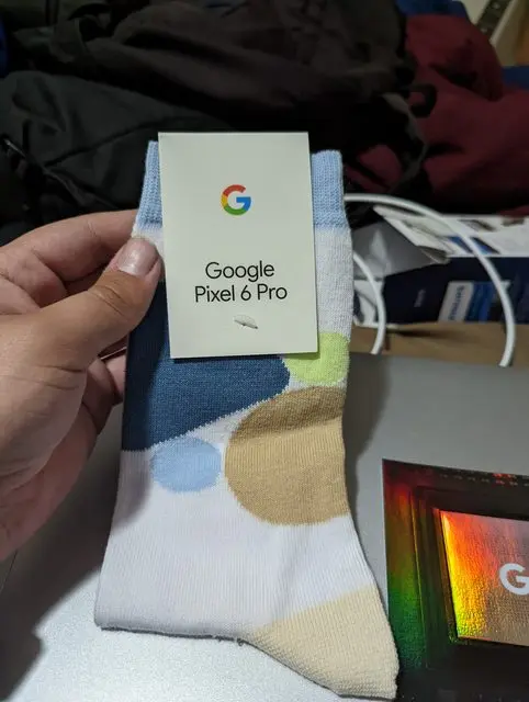 Google tặng vớ Pixel 6 Pro và Tensor sticker cho các fan cứng