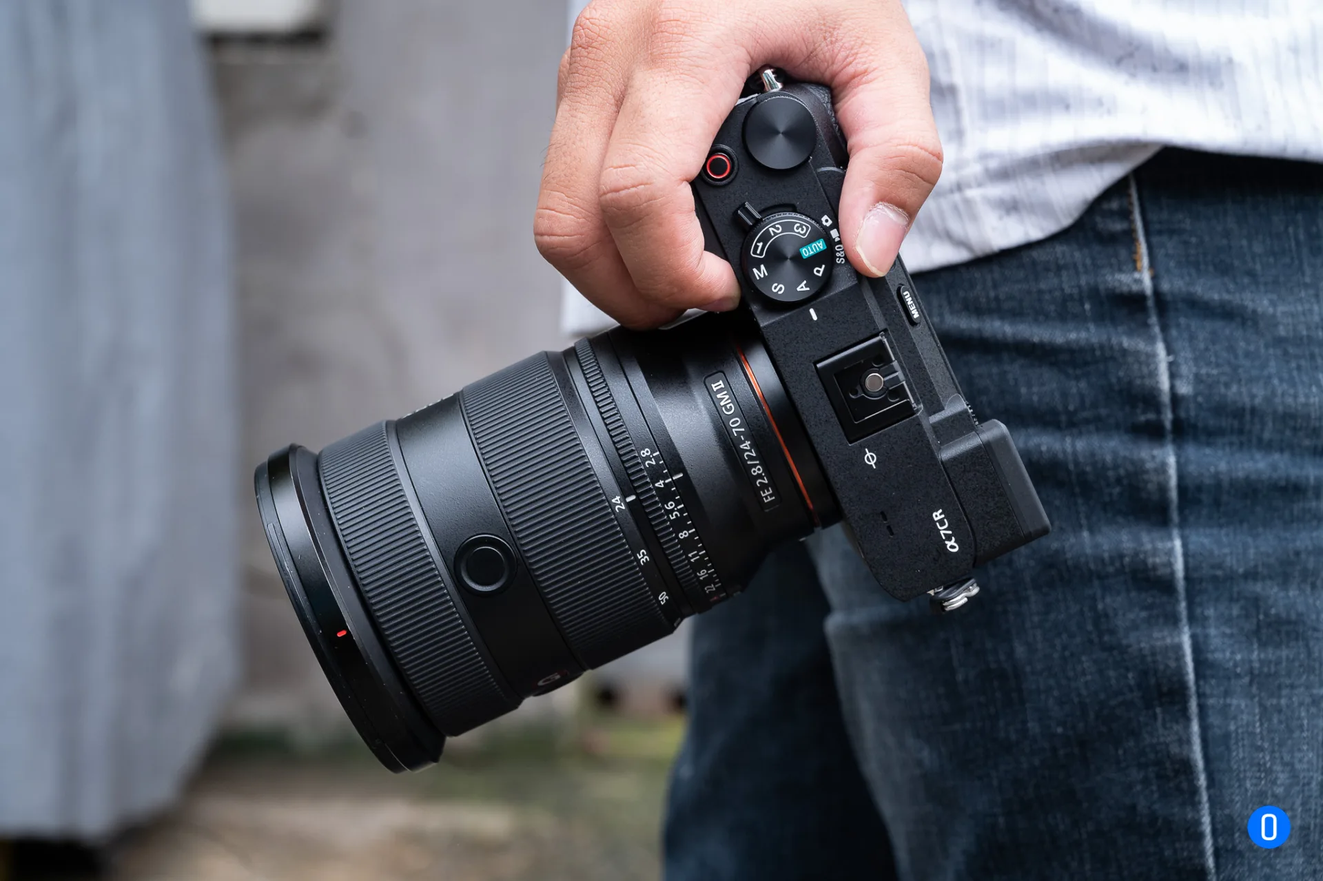 Trên tay Sony a7C R 16