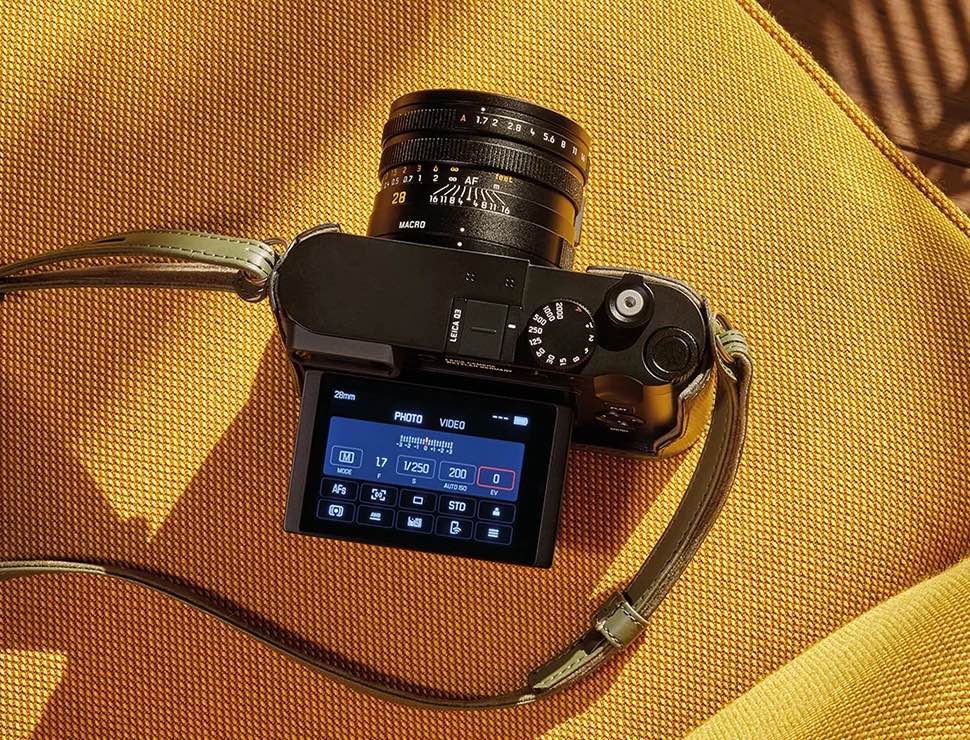 Leica Q3 camera 2 1.jpg